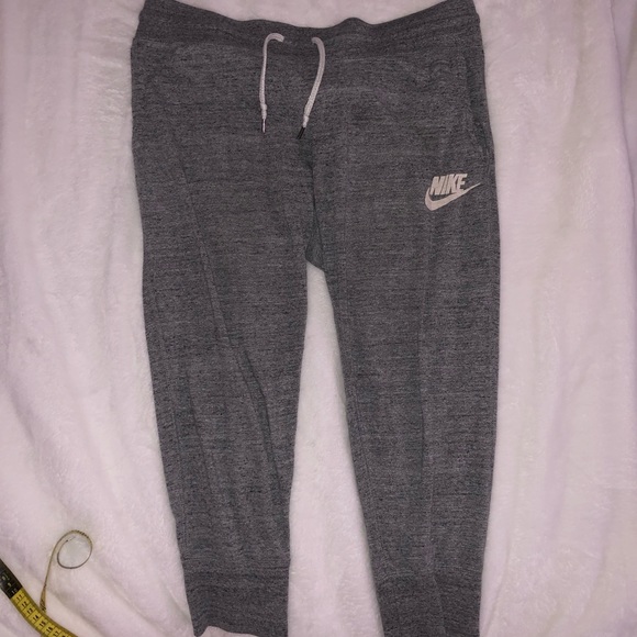 nike cargo sweatpants in gray